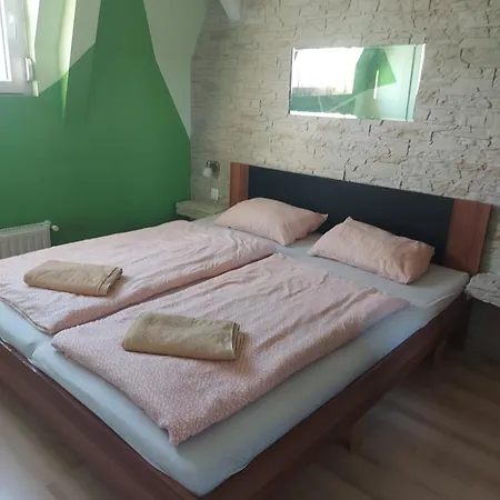 Sarok Apartment
